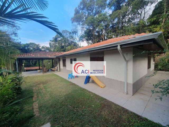 Casa de Condomínio para venda e aluguel em Granja Viana de 230.00m² com 3 Quartos, 3 Suites e 8 Garagens