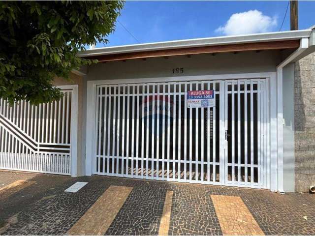 Casa para alugar em Parque Das Árvores de 120.00m² com 2 Quartos e 2 Garagens