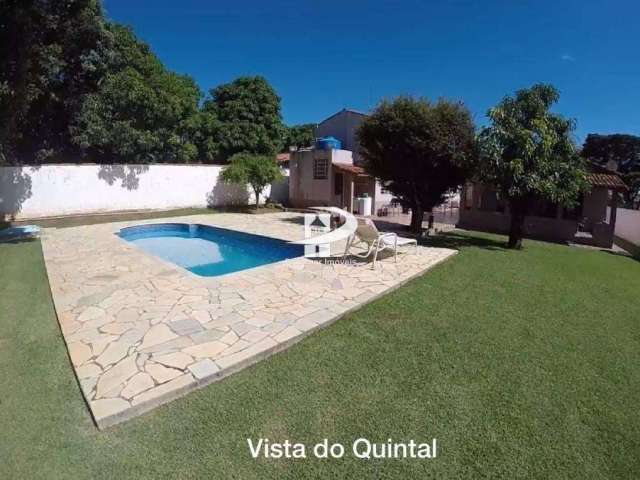 Casa para venda em Condomínio Zuleika Jabour de 235.00m² com 4 Quartos, 2 Suites e 2 Garagens