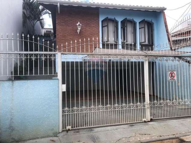 Sobrado para venda em Centro de 160.00m² com 3 Quartos, 2 Suites e 4 Garagens