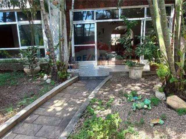 Casa para venda em Jardim Guanabara de 280.00m² com 4 Quartos, 1 Suite e 4 Garagens