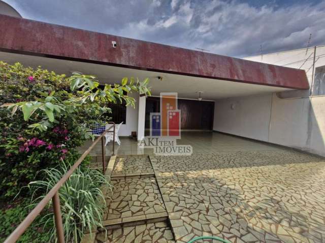 Casa para venda em Centro de 292.00m² com 3 Quartos, 1 Suite e 4 Garagens