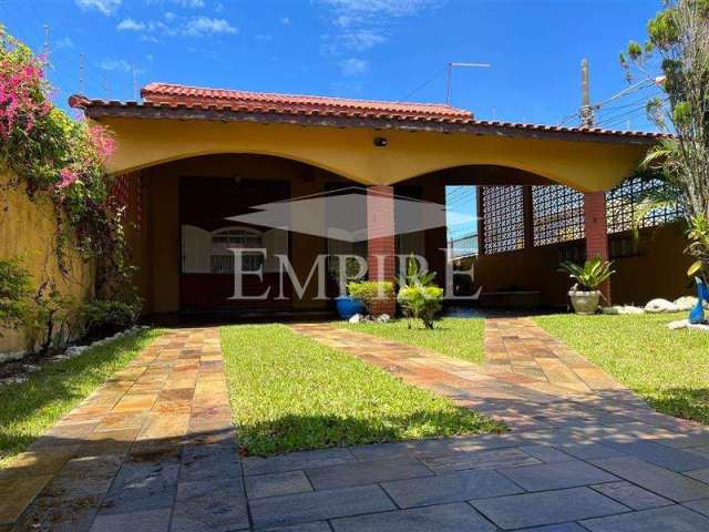 Casa para venda em Itanhaém de 144.00m² com 3 Quartos e 3 Garagens