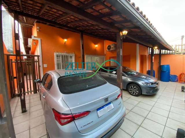 Casa para venda em Vila da Penha de 240.00m² com 4 Quartos, 1 Suite e 2 Garagens