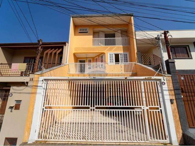 Casa para venda em Vila Galvão de 246.00m² com 3 Quartos, 1 Suite e 6 Garagens