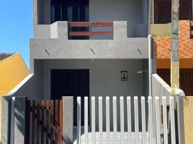 Sobrado para venda em Matinhos de 82.00m² com 2 Quartos e 1 Garagem