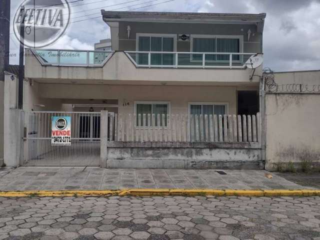 Casa para venda em Guaratuba de 160.00m² com 4 Quartos, 1 Suite e 3 Garagens