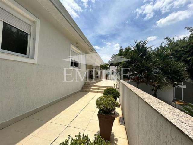 Casa de Condomínio para venda em Arujázinho Iv de 240.00m² com 3 Quartos, 2 Suites e 3 Garagens