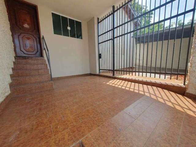 Casa para alugar em Jaraguá de 110.00m² com 2 Quartos e 4 Garagens