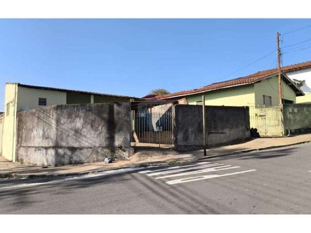 Casa para venda em Jardim São João de 147.81m² com 3 Quartos, 1 Suite e 3 Garagens