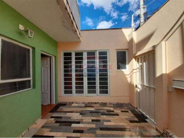 Casa para venda em Vila Cachoeirinha de 123.66m² com 4 Quartos, 1 Suite e 2 Garagens