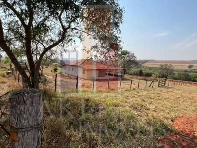 Fazenda / Sítio para venda em Área Rural De Arealva de 140.00m² com 2 Quartos e 2 Garagens