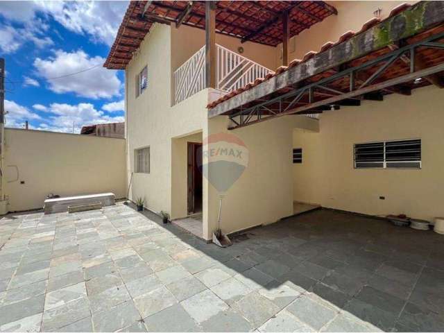 Casa para venda em Parque Residencial Vila União de 220.00m² com 4 Quartos, 1 Suite e 4 Garagens