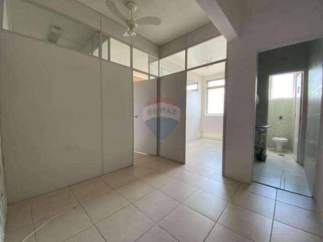 Sala Comercial para venda em Centro de 36.30m² com 1 Quarto e 1 Suite