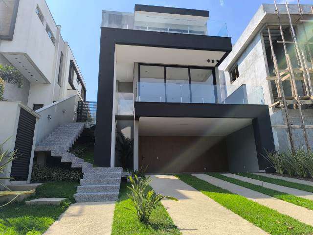 Casa para venda em Fazenda Rodeio de 220.00m² com 3 Quartos, 3 Suites e 4 Garagens