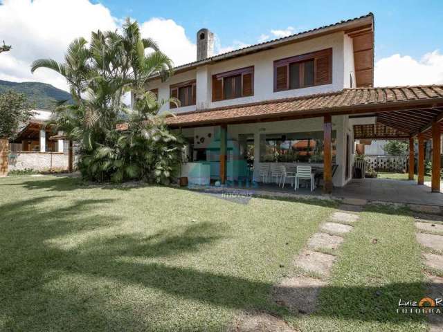 Casa para venda em Condomínio Lagoinha de 426.00m² com 4 Quartos, 4 Suites e 6 Garagens