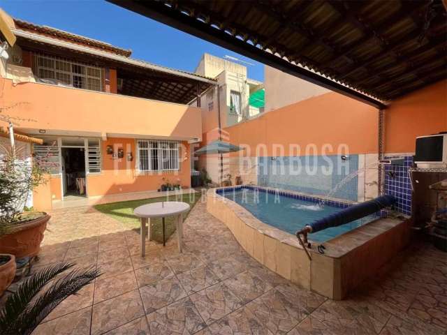 Casa para venda em Vila Da Penha de 214.00m² com 3 Quartos, 1 Suite e 2 Garagens