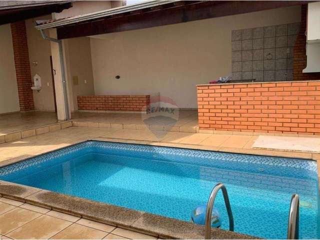 Casa para venda em Jardim Village de 110.00m² com 2 Quartos, 1 Suite e 4 Garagens