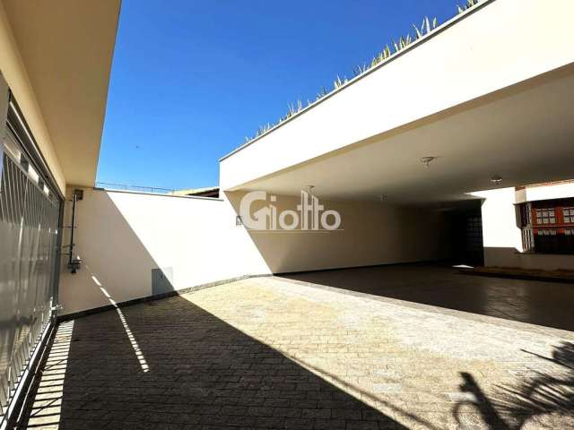 Casa para venda em Vila Oliveira de 408.00m² com 3 Quartos, 1 Suite e 4 Garagens