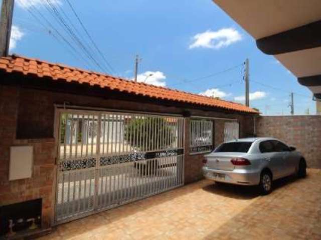 Casa para venda em Jardim Regina de 250.00m² com 3 Quartos e 3 Garagens