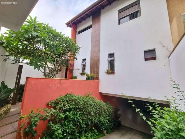 Casa para venda em Jardim Nathalie de 245.00m² com 3 Quartos, 1 Suite e 6 Garagens