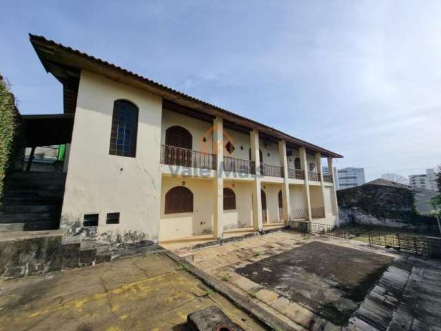 Casa para venda em Centro de 462.00m² com 7 Quartos, 2 Suites e 8 Garagens