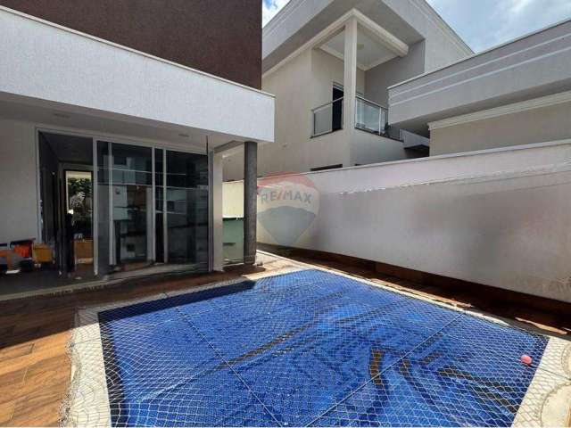 Casa de Condomínio para alugar em Jardim Golden Park Residence de 220.00m² com 4 Quartos, 3 Suites e 4 Garagens