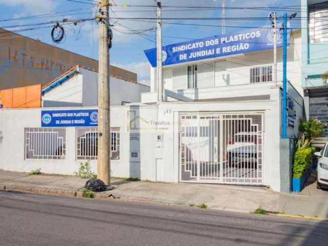 Prédio Comercial para venda em Vila Vianelo de 347.00m² com 3 Quartos, 1 Suite e 4 Garagens