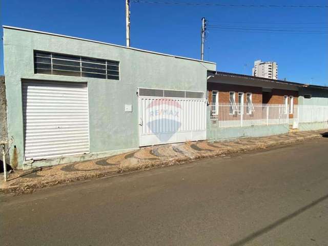 Casa para venda em Centro de 239.00m² com 3 Quartos, 2 Suites e 4 Garagens