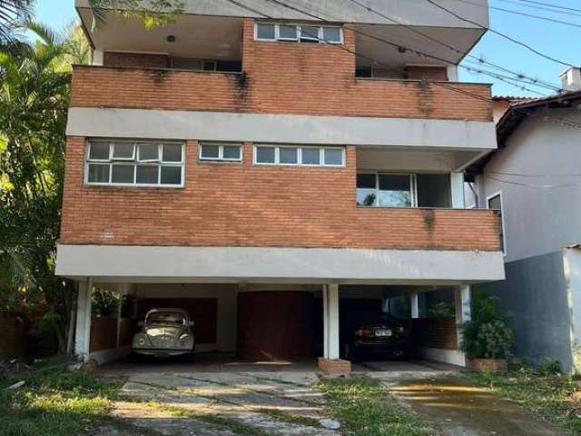 Casa para venda em Alphaville de 319.00m² com 4 Quartos, 1 Suite e 6 Garagens