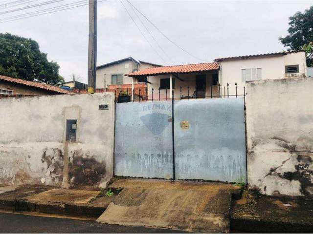 Casa para venda em Vila Santo Antônio de 78.40m² com 2 Quartos e 3 Garagens