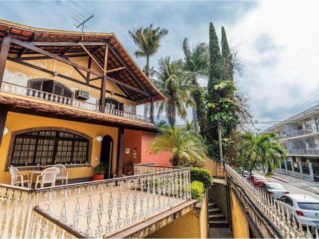 Casa para venda em Jardim Guanabara de 384.00m² com 5 Quartos, 3 Suites e 3 Garagens