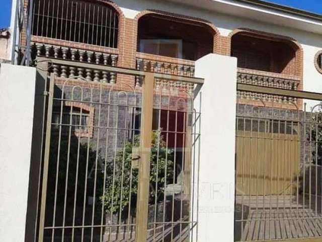 Sobrado para venda em Centro de 440.00m² com 3 Quartos, 1 Suite e 4 Garagens