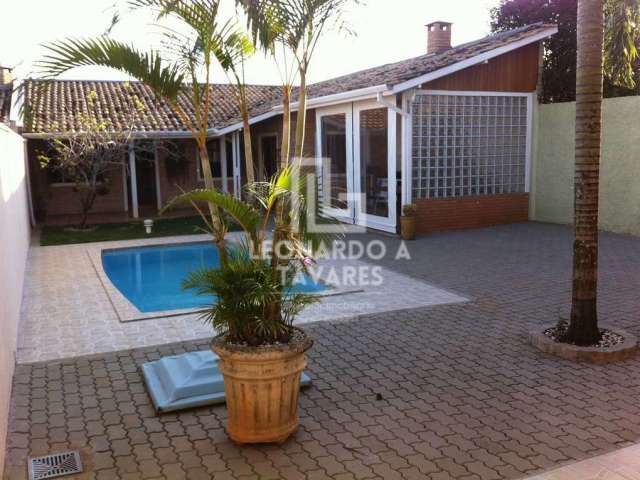 Casa para venda em Santa Cruz de 266.00m² com 3 Quartos, 1 Suite e 3 Garagens