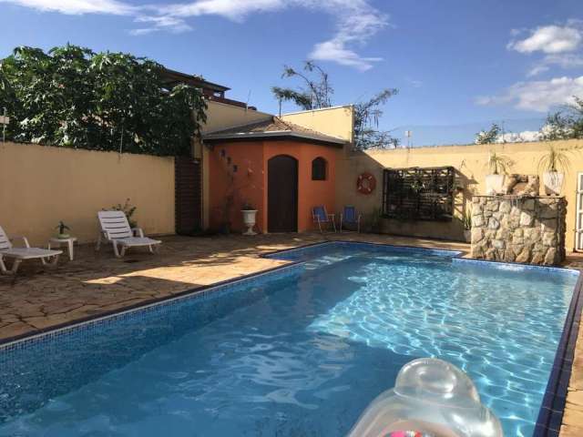 Casa para venda em Vila Santa Terezinha de 118.00m² com 3 Quartos, 1 Suite e 4 Garagens