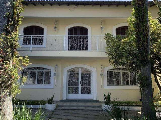 Casa para venda em Vila Oliveira de 400.00m² com 4 Quartos, 2 Suites e 4 Garagens