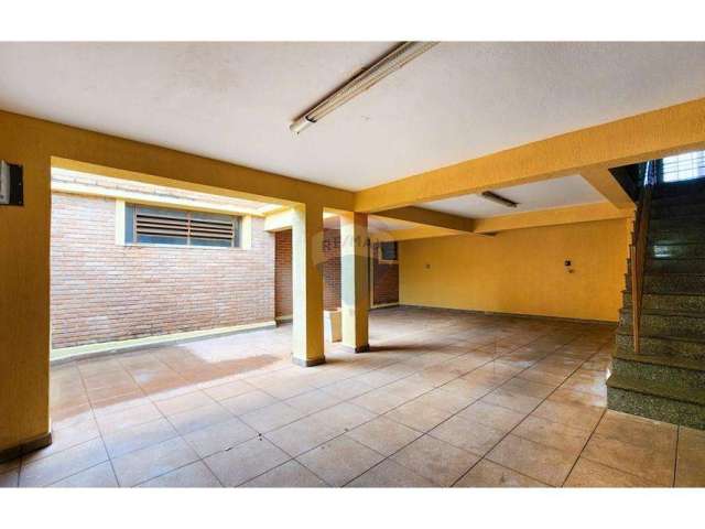 Casa para venda em Jardim Macedo de 253.00m² com 3 Quartos, 1 Suite e 4 Garagens