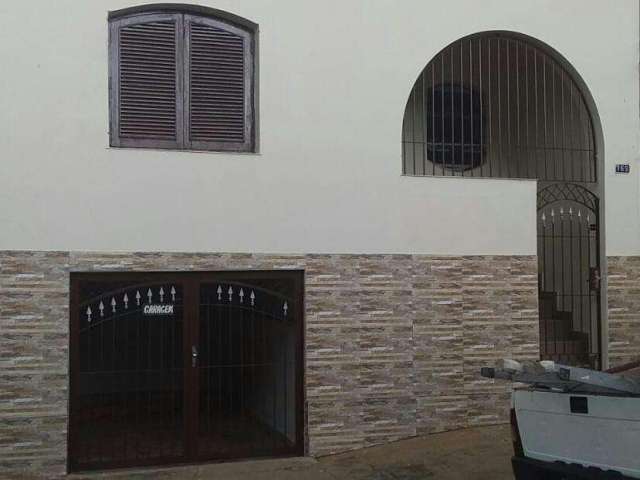 Casa para alugar em Centro de 122.00m² com 2 Quartos e 1 Garagem