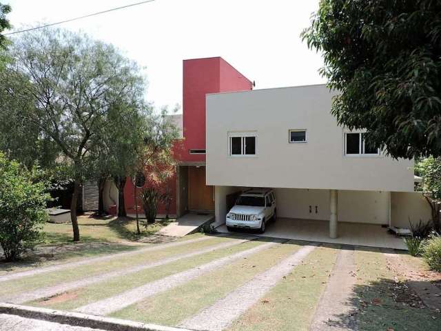 Casa para venda em Granja Viana de 400.00m² com 4 Quartos, 2 Suites e 7 Garagens