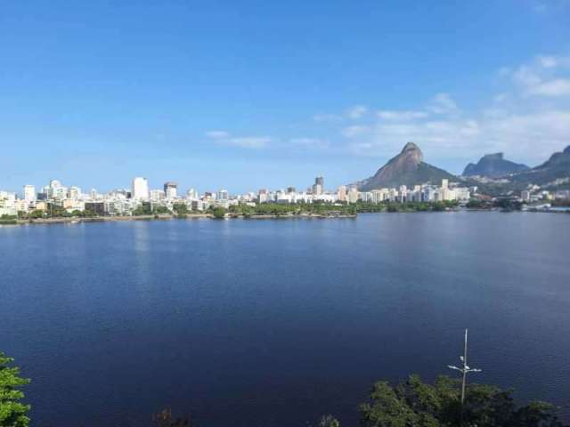 Apartamento para alugar em Lagoa de 201.00m² com 4 Quartos, 1 Suite e 2 Garagens