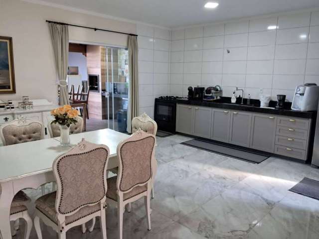 Casa para venda em Villas Paraíso de 180.00m² com 3 Quartos, 1 Suite e 3 Garagens