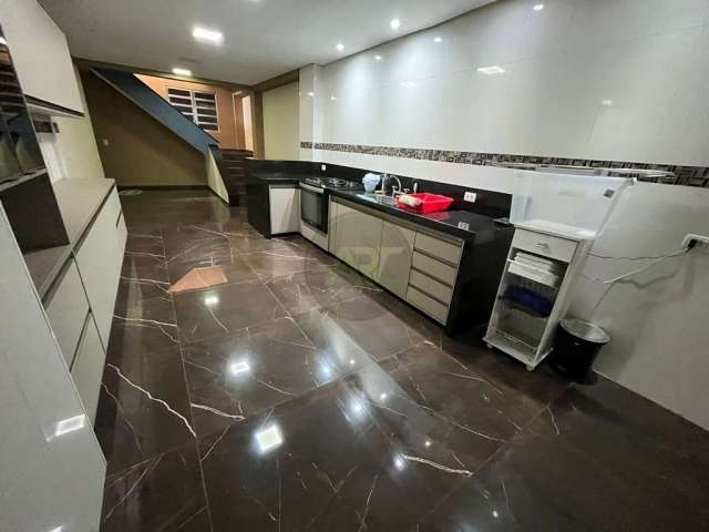 Casa para venda em Jardim São Francisco de 241.00m² com 3 Quartos, 1 Suite e 2 Garagens