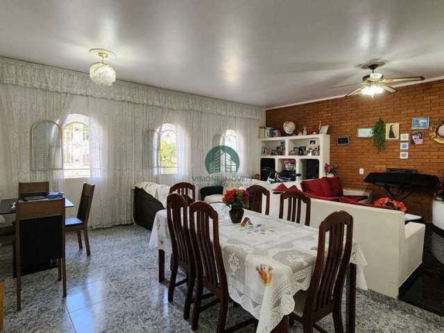 Casa para venda em Jardim New York de 235.00m² com 5 Quartos, 1 Suite e 3 Garagens