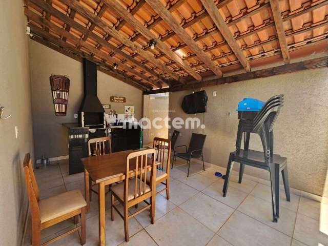 Casa para venda em Conjunto Habitacional Jardim Das Palmeiras de 128.00m² com 3 Quartos, 1 Suite e 2 Garagens