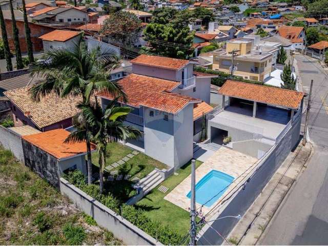 Casa para venda em Jardim Santa Bárbara de 407.00m² com 3 Quartos, 2 Suites e 4 Garagens