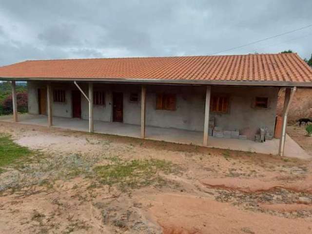 Casa para venda em Cachoeira de 140.00m² com 2 Quartos, 1 Suite e 2 Garagens