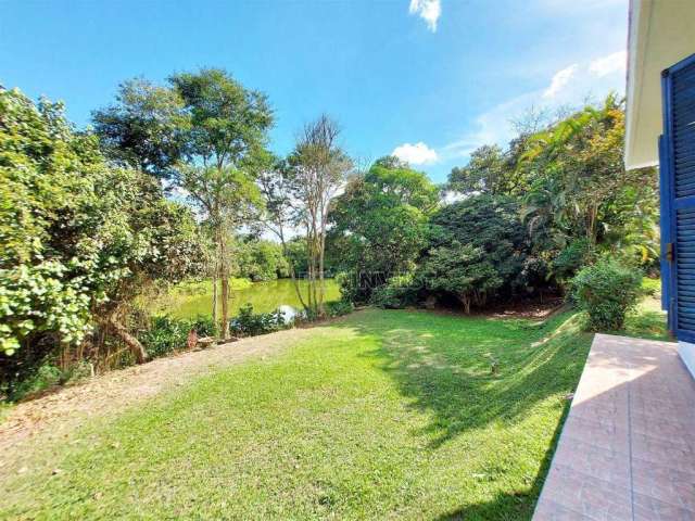 Casa de Condomínio para venda em Granja Viana de 300.00m² com 3 Quartos, 2 Suites e 4 Garagens