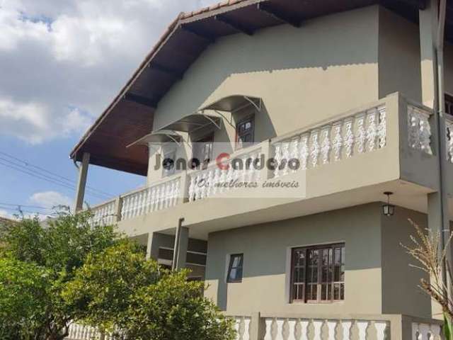 Casa para venda em Jardim Layr de 551.00m² com 3 Quartos, 1 Suite e 5 Garagens