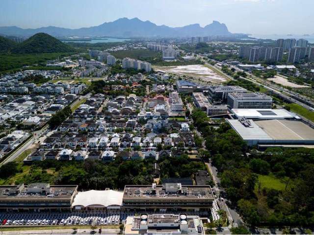 Casa de Condomínio para venda em Recreio Dos Bandeirantes de 265.00m² com 5 Quartos, 4 Suites e 2 Garagens