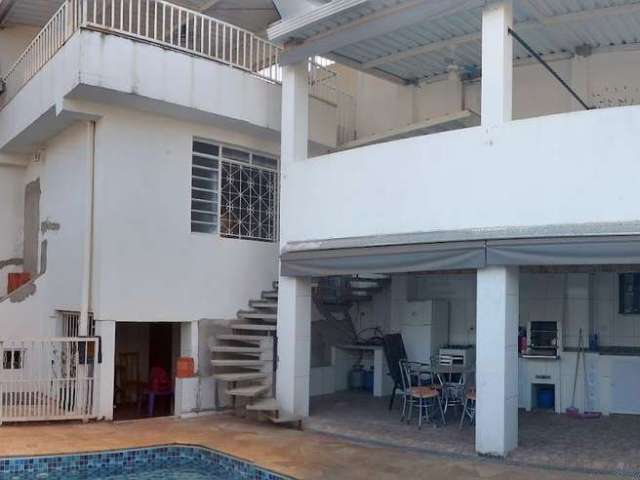 Casa para venda em Residencial Furlan de 220.00m² com 2 Quartos e 2 Garagens